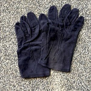 VINTAGE WOMANS SUEDE GLOVES - S